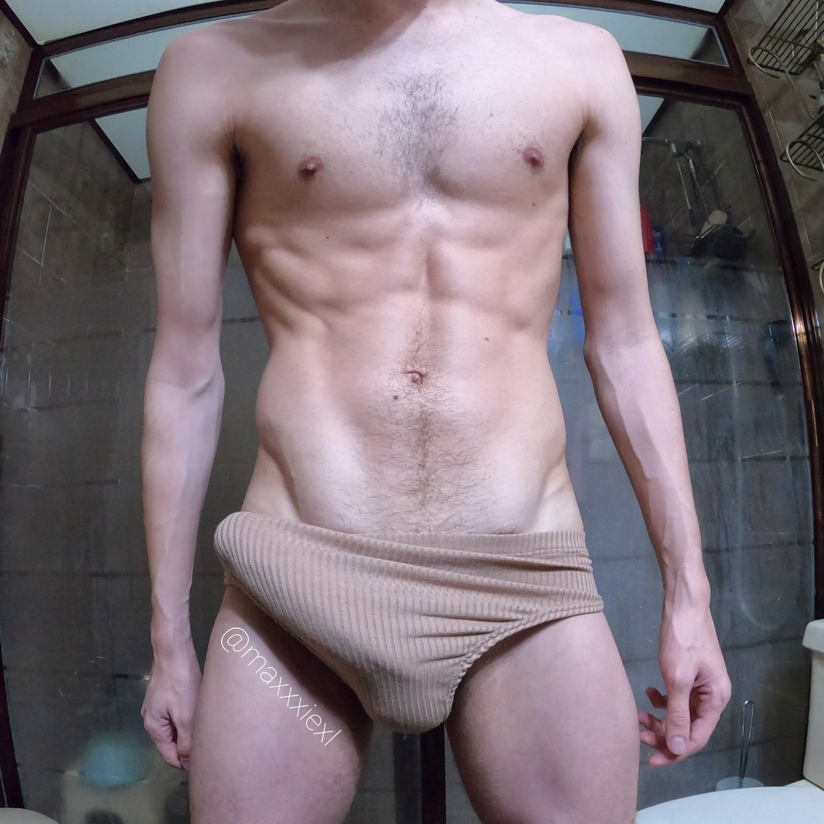 Maxie XL’s pics and videos