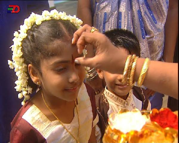 Children especially should always have Tilak on their forehead. Their budhi vikaas, mano dhairya & sat chintan depends on the Tilak dhaaran. It helps the child go in right direction, choose good friends and also stay on path of Dharma. Tilak makes a human conscious of his Dharma