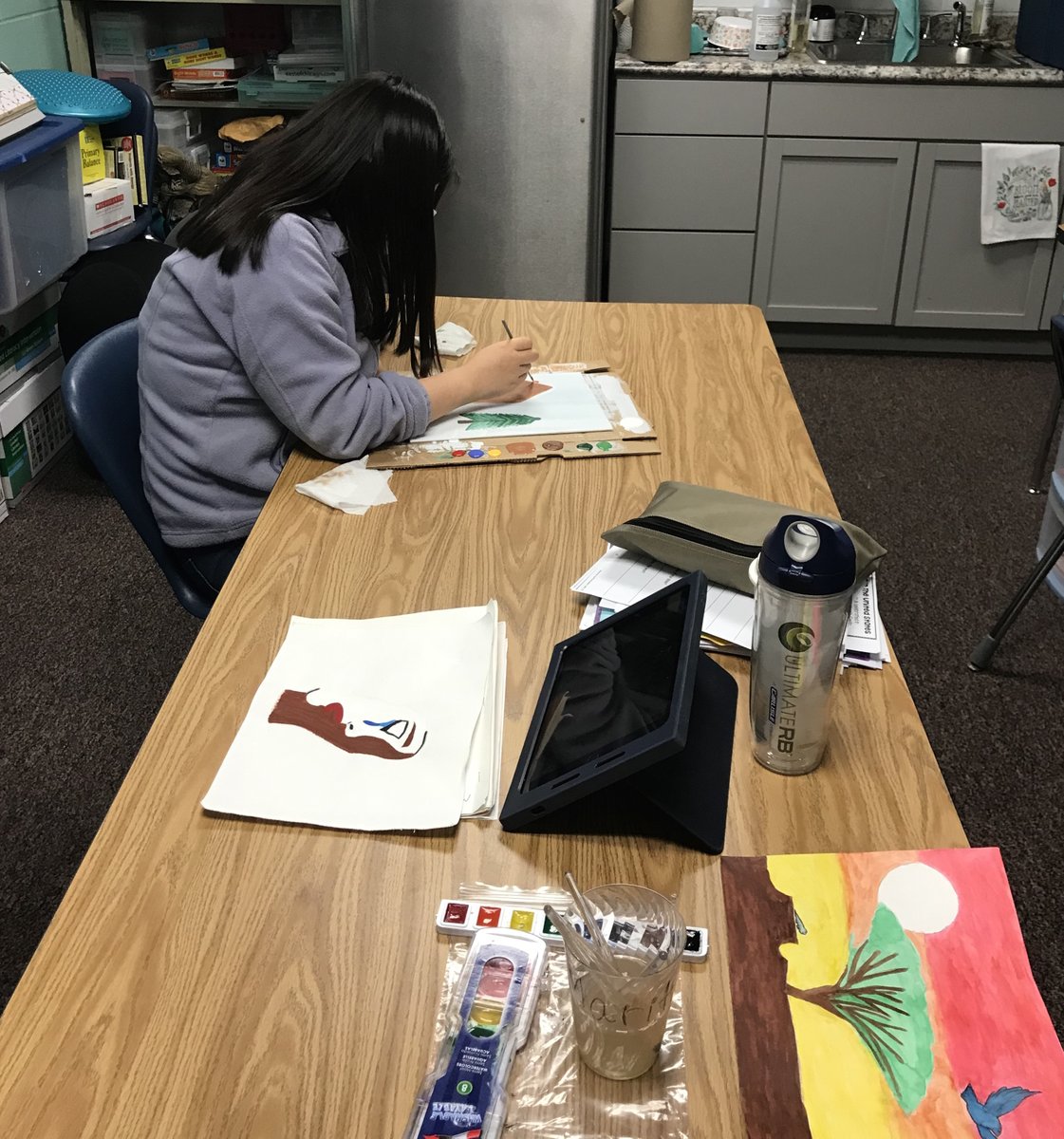 Last week, Mrs. Patterson’s class enjoyed a special art therapy session with Ms. Megan from Awakening Minds Art where they learned how to paint a gingerbread house and a pine tree. 🌲 What a great way for students to relax their minds and explore their creativity! #WeAreLB