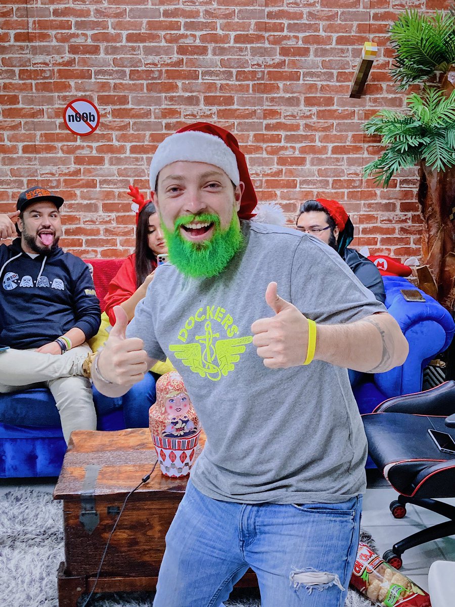cachichow's tweet photo. @Wereverwero cumpliendo su apuesta con @Toxitina en el #cachichow https://t.co/DQXqdW2Tc7