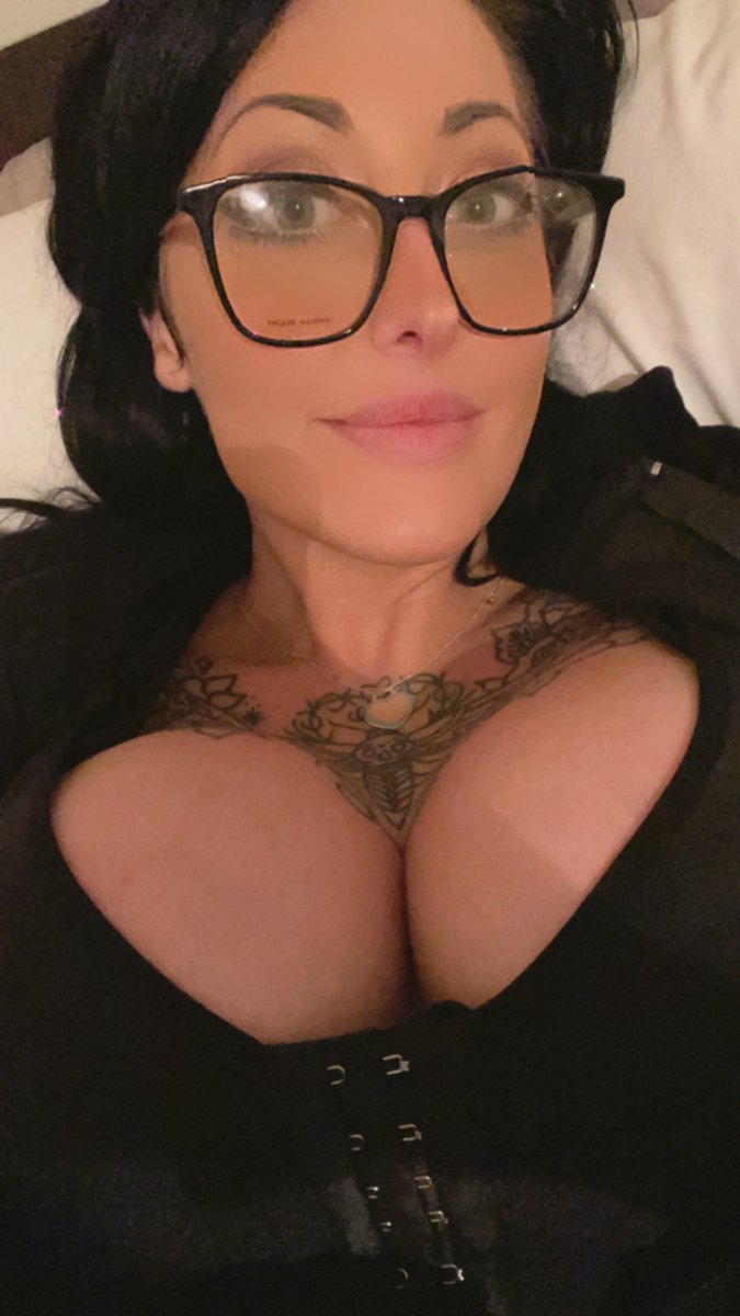 0Gothbarbie2's tweet photo. Please follow my backup account just in case! https://t.co/ETfRP6mCpw