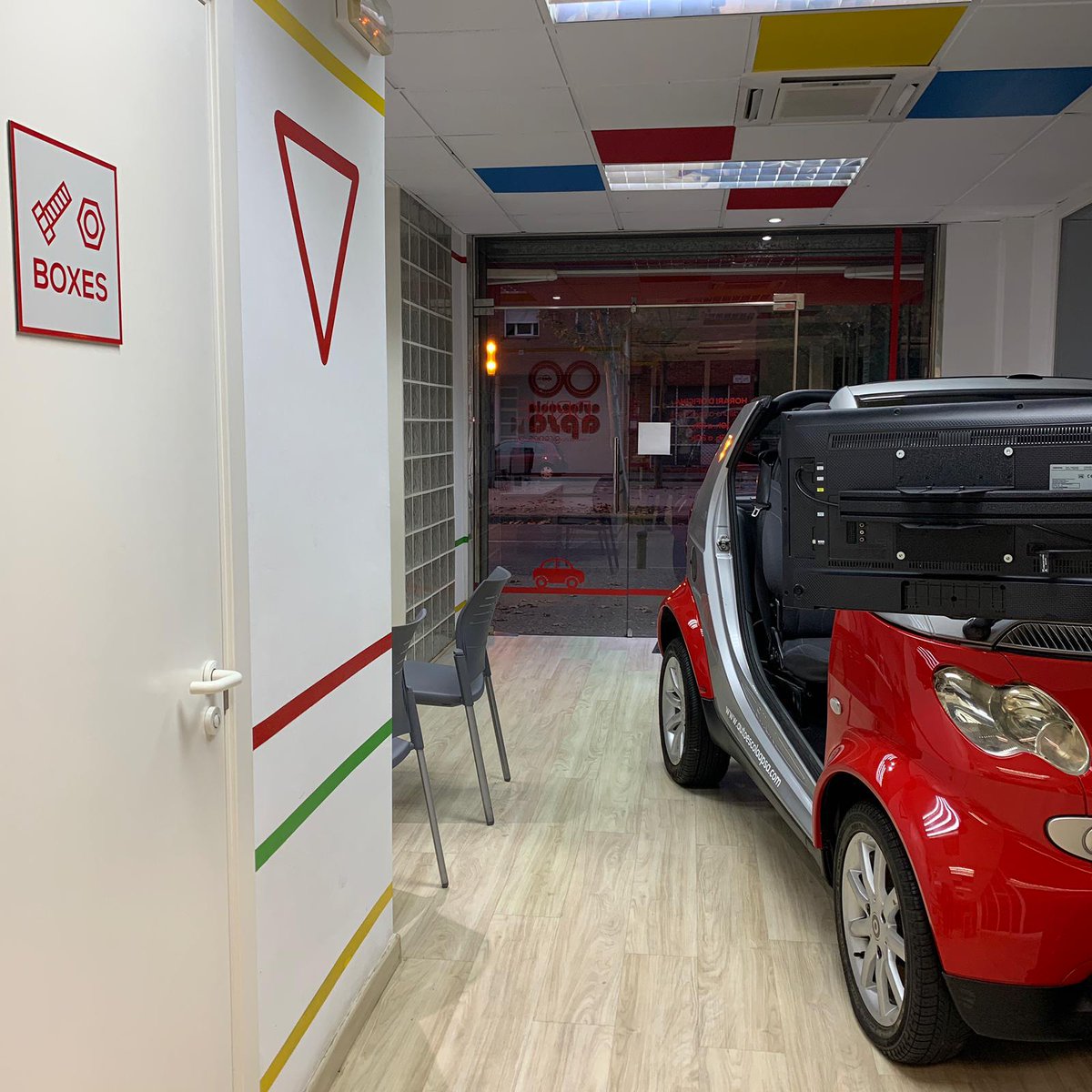 autoescola_apsa's tweet photo. Comencem la setmana amb les piles carregades! 💪🏼

#autoescola #autoescolaapsa #apsa #girona #dgt #serveicataladetransit #carnets https://t.co/xkMoKYdeSs