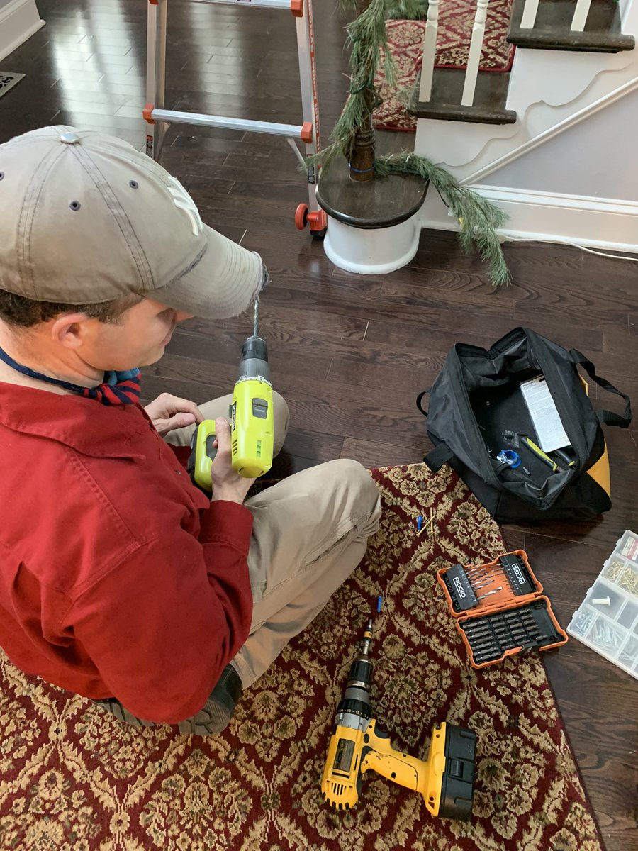 KellyFStormer's tweet image. Twitter world - having an argument with the husband - Please settle: What color are these drills? #maritaldebate #COVIDprojects