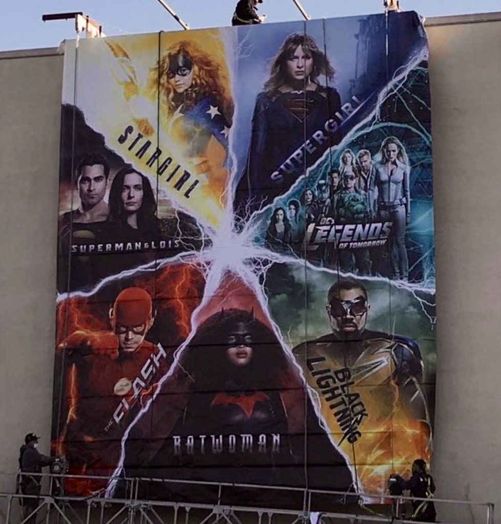 BitsieTulloch's tweet photo. Thanks @erikvaldez for sharing this billboard with me!! @cwsupermanlois with some of their friends 😍 https://t.co/0hcGnyG9Z8
