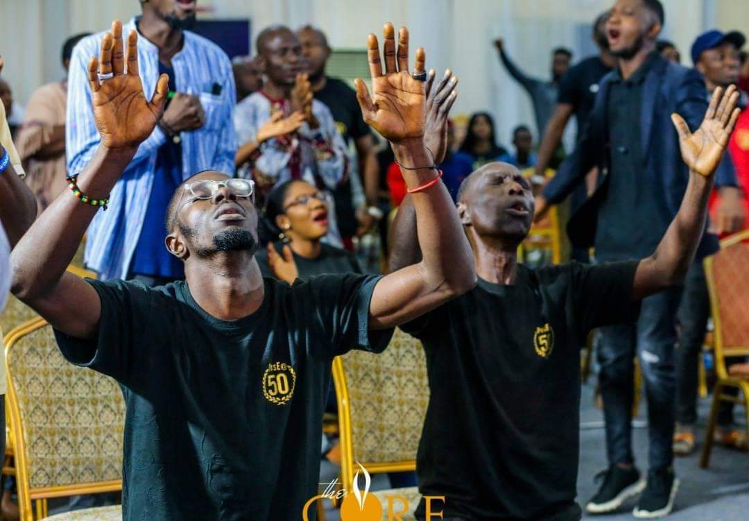 pose70's tweet photo. Thankful for the people God has brought our way.. A people who have bought into the vision God gave us to teach people to pray.. #AprayingGeneration #50daysstrechfinale #PosE50 https://t.co/epB8ehrTra