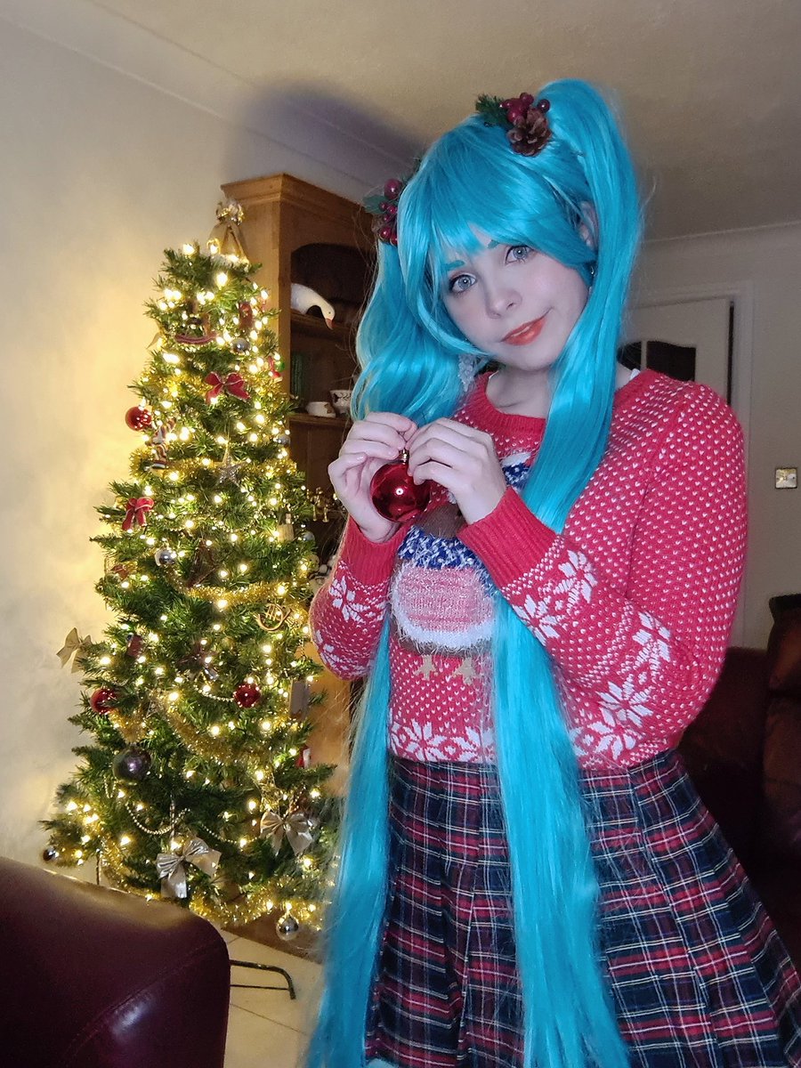 AliceNyanNya's tweet image. 🎁💙Merry Miku-mas💙🎁

Full Christmas Miku photo set is up on my patreon! LINK IN THE BIO 💕

#Christmas2020 #VOCALOID