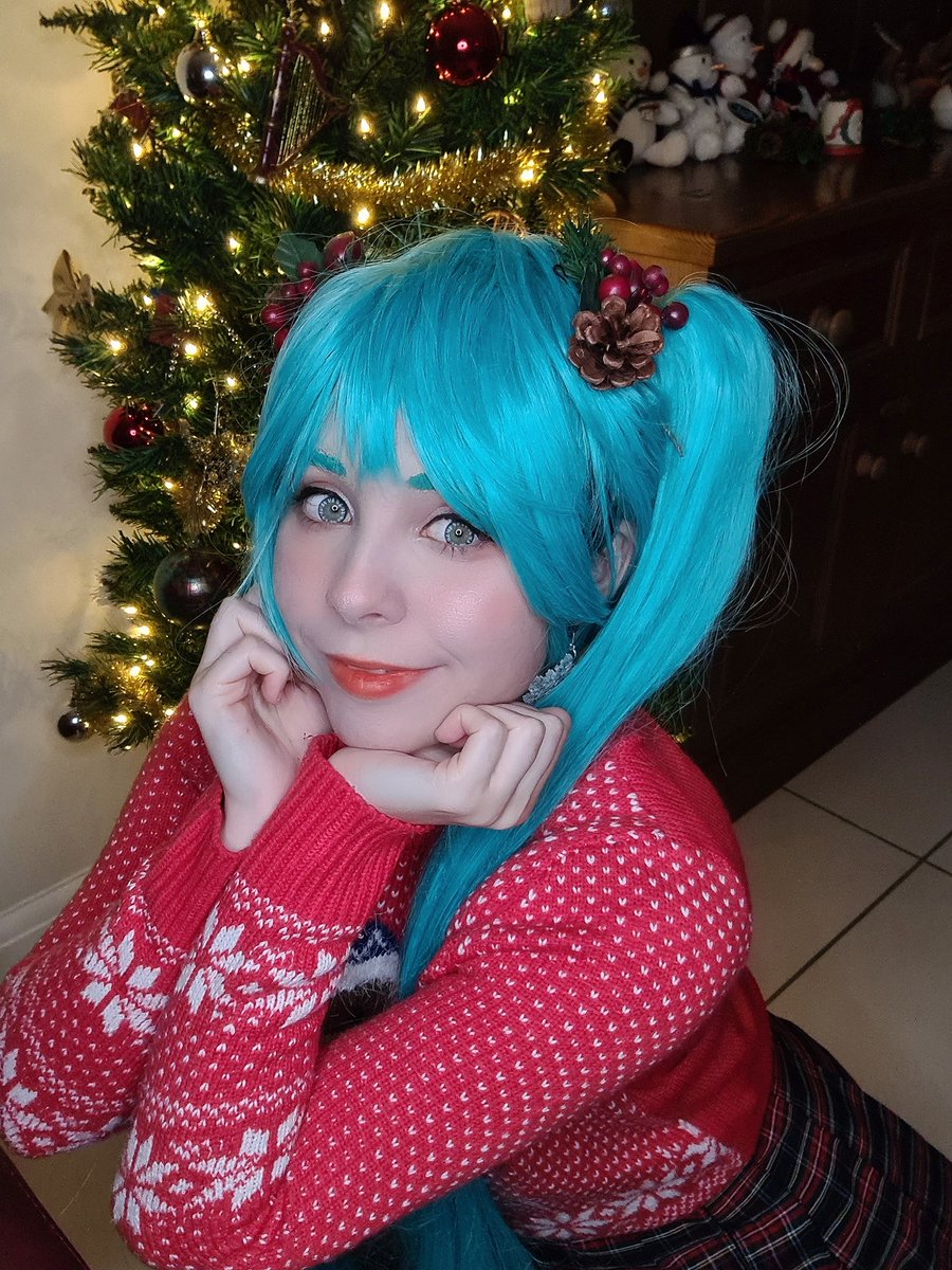 AliceNyanNya's tweet image. 🎁💙Merry Miku-mas💙🎁

Full Christmas Miku photo set is up on my patreon! LINK IN THE BIO 💕

#Christmas2020 #VOCALOID
