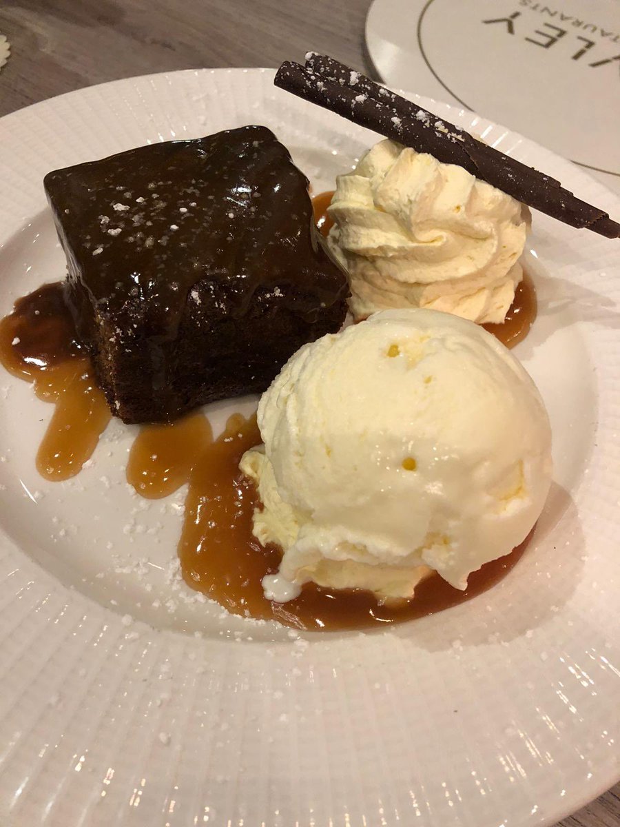 RateOurGrub's tweet photo. We thoroughly enjoyed a 3 course meal at @DuckBayMarina #NaughtyList 🦆🎄 
We had the halloumi &amp; chicken tempura to start 🤤 For mains we had the Roast breast of chicken served with Haggis bon bons, 👏🏽 &amp; a prime steak burger 🍔 followed by sticky toffee pudding😍. We give it 9/10 https://t.co/EejPSbJgrF