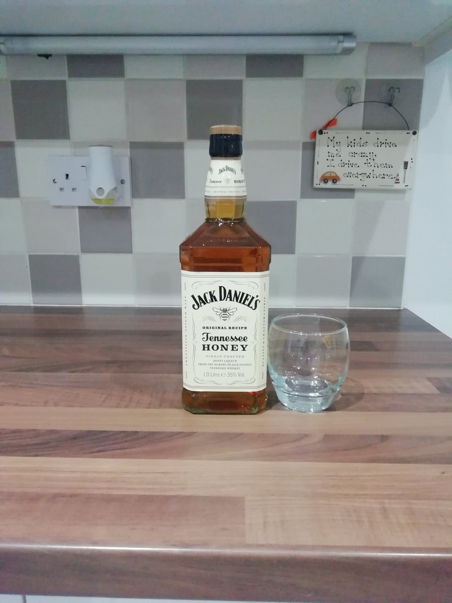 RobertCockings's tweet photo. Tonight's tipple and i'm going in blind, so let's see what this is all about then #xmasdrinkadvent #whatsbehindthewindow #JD #passmethecoke #tryanythingonce #18daysoff #7daysleft https://t.co/IjwM1jeEqL