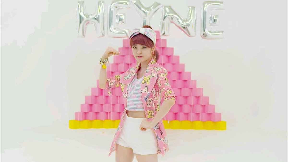 KComeback1's tweet photo. One of the most cute soloists @HYE2NK is back with a crafty new MV - "Red Lie" 

🎶Youtube➡️ https://t.co/Ncz7IVD64A

#kpop #comeback #cute #HEYNE #RedLie https://t.co/LXKDc7TjRF