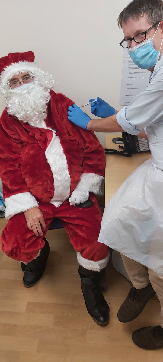 RichardBerkley1's tweet photo. If it's good enough for Santa then it should be fine for us all! Covid vaccines are here! Merry Christmas from a Bristol Santa! #CovidChristmas #CovidVaccine #CoronaVaccine @onecaretweets @BNSSG_CCG #bbcnews #BBCBreakfast #BristolBears https://t.co/5vdv4luawy