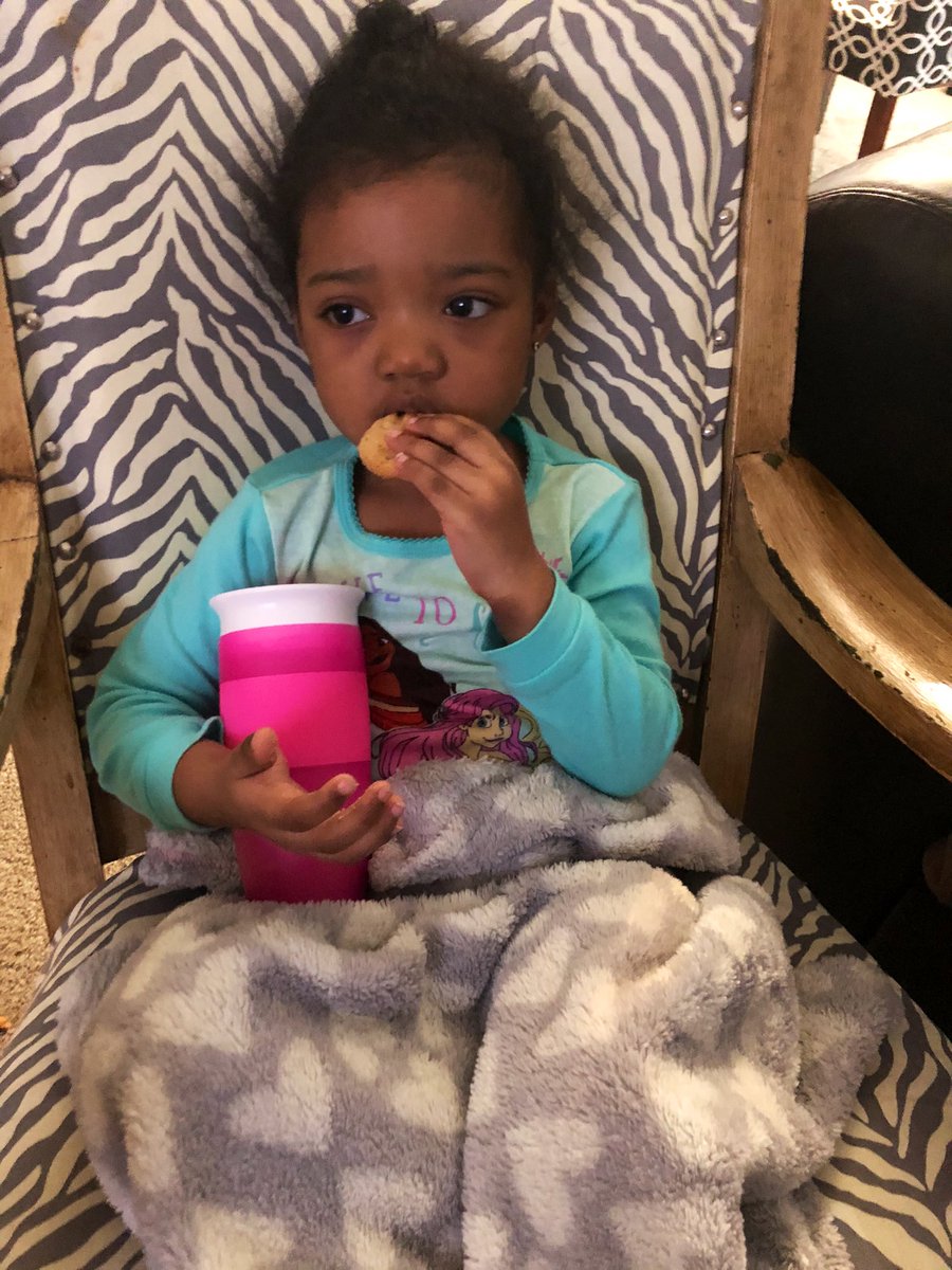 MrsGilchristVB's tweet photo. Emory having her “coffee” and enjoying our LAST Annual Lehner Fam cookie for the season.😩 They went fast in our house. Sandies and Peanut Butter are our favs🙌🏽  Also yes, when Mama Lehner makes cookies, you allow cookies for breakfast 🥰 #12DaysOfStallionSpirit #StallionStrong https://t.co/ohMeUGzvVi