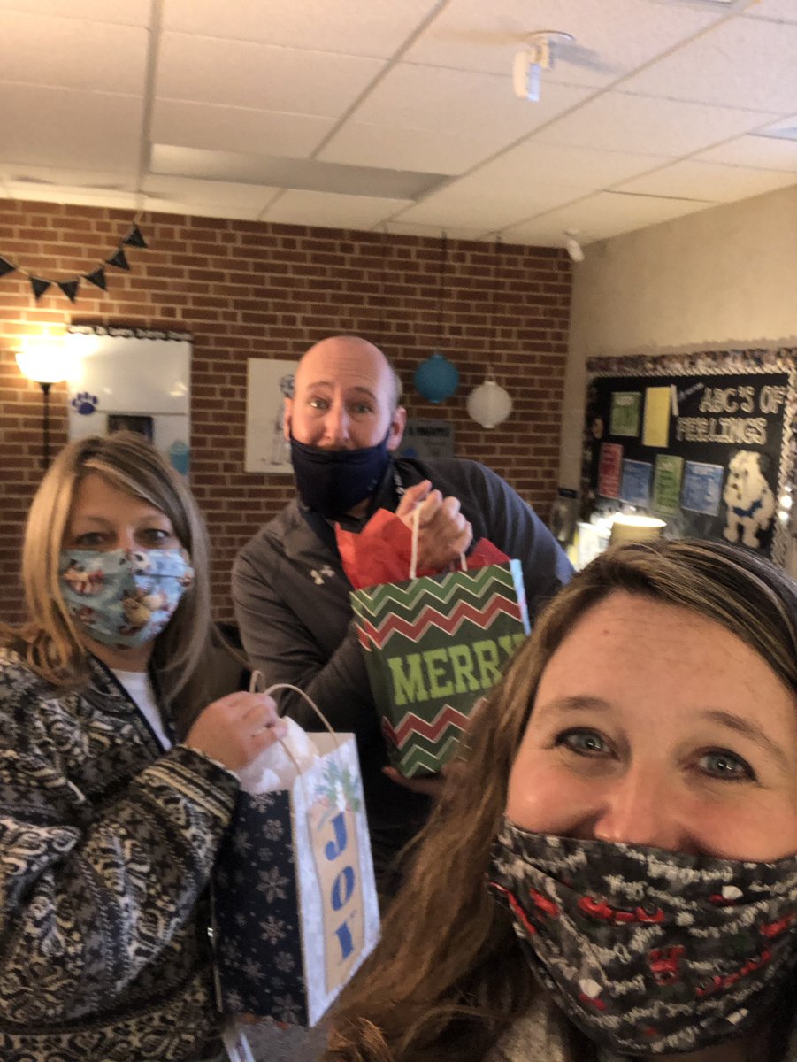 MGordonWYASD's tweet photo. #wyproud love these smiling faces on the winners! https://t.co/kkZuid7CFu