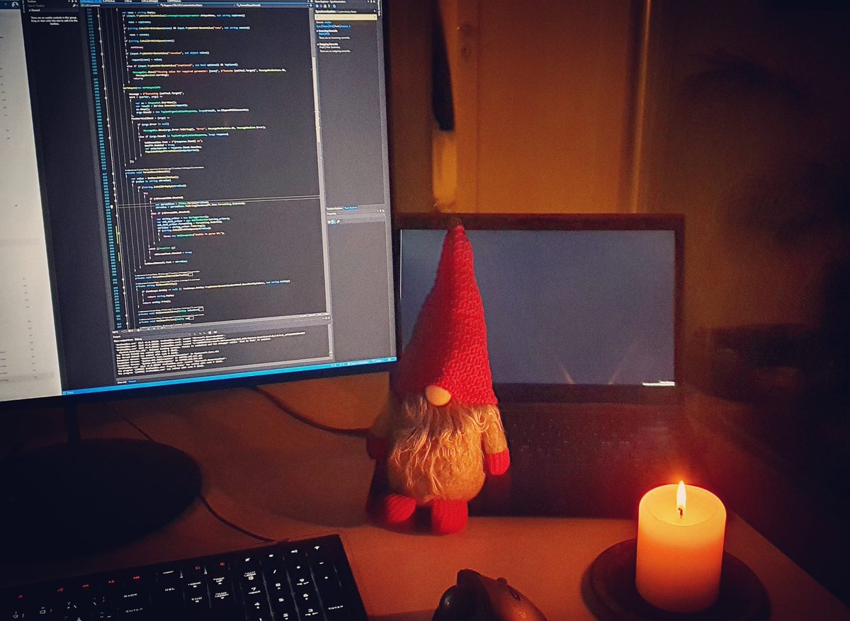 rappen's tweet image. My new rubber duck, helping me with those midnight oil bugs.
Please don&apos;t leave me.

#midnightoil #rubberduck #bugfixer