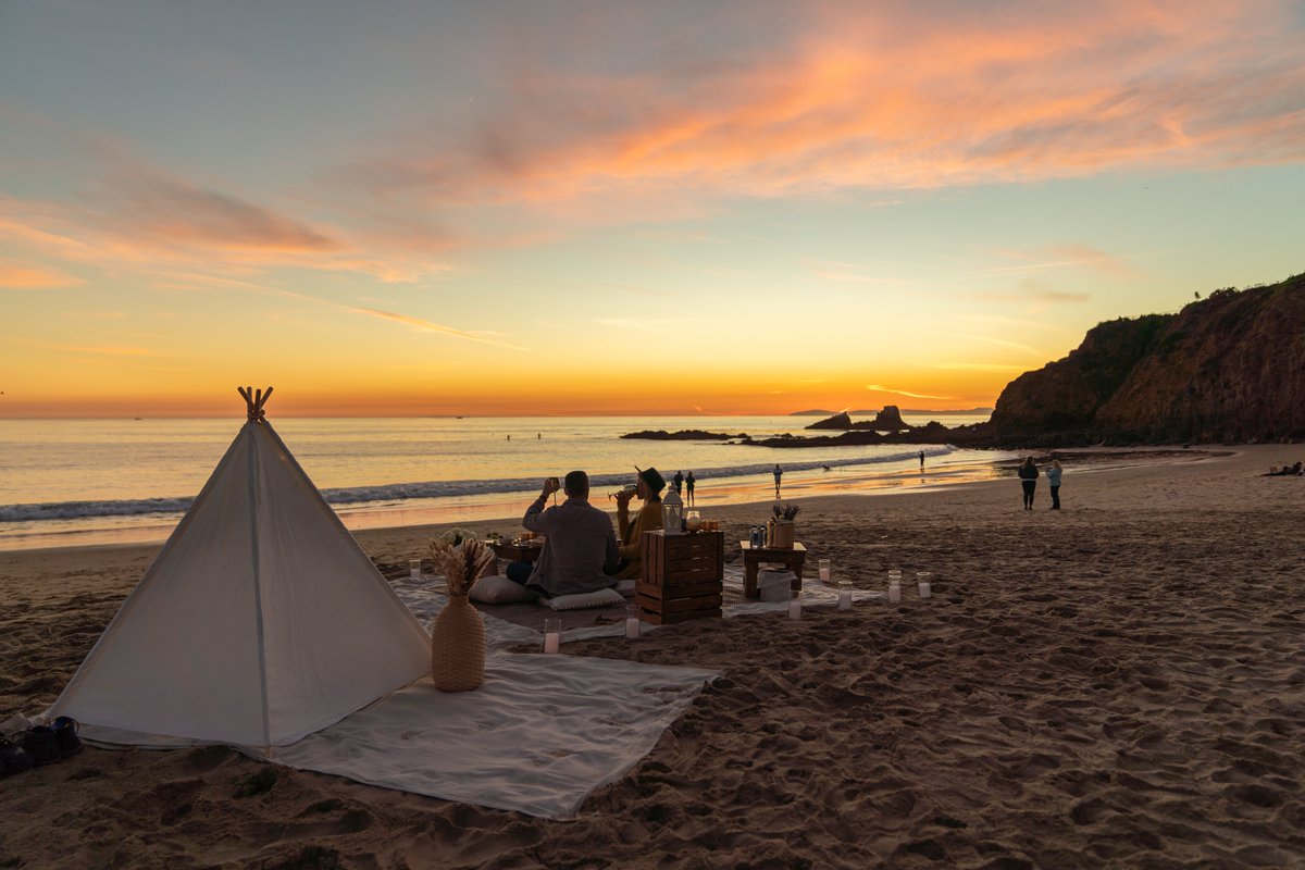 WowPopUpPicnics's tweet photo. Perfect Date Guide:  Pop-Up Picnic by WOW! and a Sunset- READY SET GO  #SocialDistancing #OC #picnic #sunset https://t.co/Y4XVr7qw1c