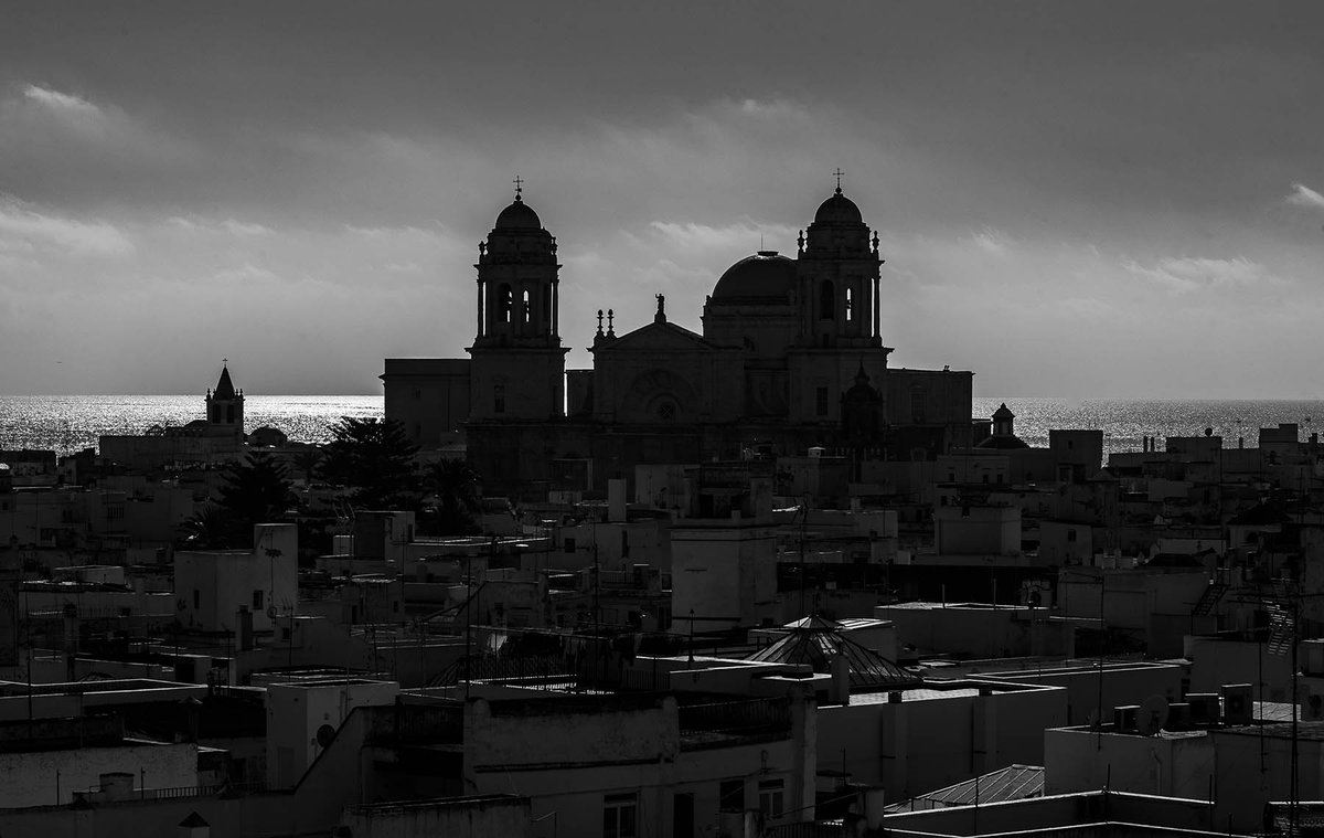 CadizTurismo's tweet image. RT @miguelgomezphot: LA FOTO DE LA SEMANA - Silueta de la Catedral de Cádiz #cathedral #catedral #silhouettes #cadiz @CadizTurismo