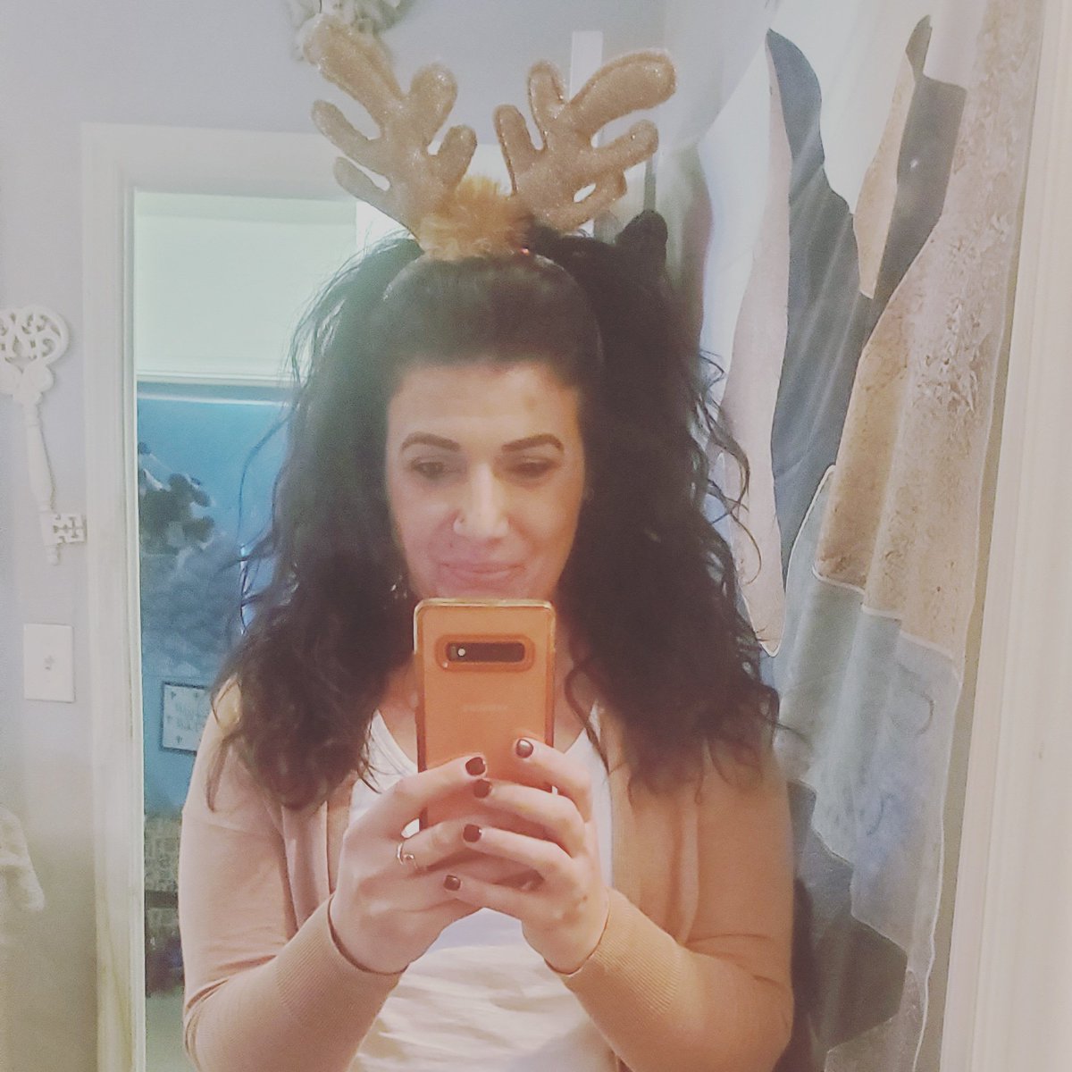 Lindsay Thompson tweet media