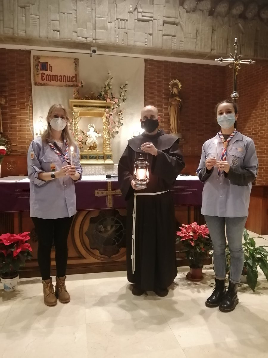 GSLibertas's tweet photo. Otro año más, recibimos con cariño y en familia "La Luz de La Paz de Belén" en la @pspedrobautista junto al @GSNomadas #LPB #FelizNavidad #Gracias https://t.co/mfbs1HZ5DI