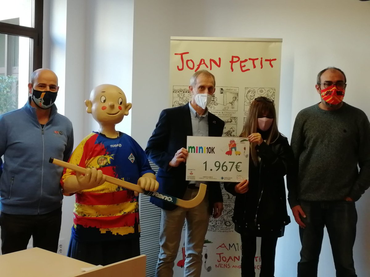 cpsantramon's tweet photo. La Regidoria d'Esports de Vilafranca (@esportvilafranca), amb l'Anna Doblas al capdavant, ha entregat als representants de @fundaciojoanpetit, @cpsantramon i @cpvilafranca, la recaptació de la Mini10K! 🏃🏻🏃🏼‍♀️

Gràcies a tots per la vostra aportació! 😊🥰

Som-hi Sant Ramon! https://t.co/akyuMsxxzk