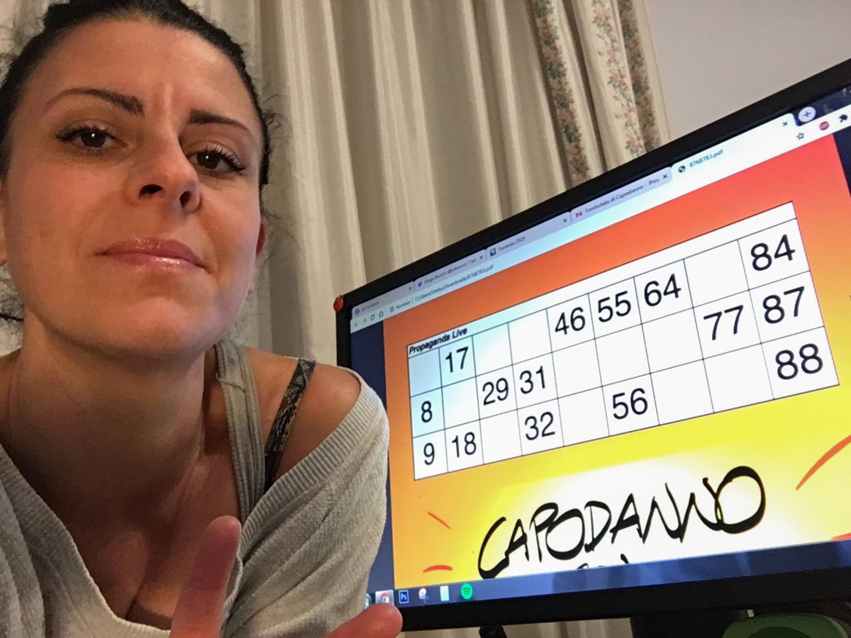 UmbiMeschini's tweet photo. #propagandalive #propoagandatombola
@zdizoro sei avvisato: io sarรฒ quella che al 23 urla #buciodiculo https://t.co/RZs9amcHWk