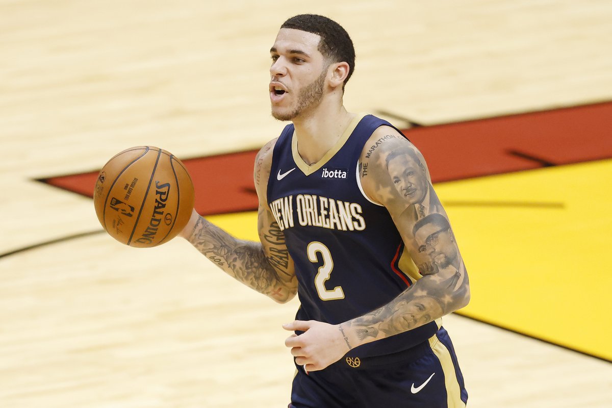 Balldontlie's tweet photo. The Pelicans and Lonzo Ball won't come to an agreement on a rookie extension, per @wojespn. 

He will become a restricted free agent in the summer, but both sides are still positive about their future. https://t.co/wwCLElJF8p