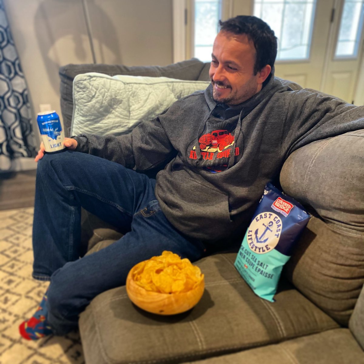 CBchips's tweet photo. When you’ve got the @eastcoastchips ready, the bowl &amp; you’ve got a @moose_light in hand &amp; you’re all set for Monday Night Football - life is good! 
Who do you have tonight? The @steelers or @bengals ?

#coveredbridgechips #bengals #steelers #nfl #eastcoastchips #mooselight https://t.co/0mXI38F9US