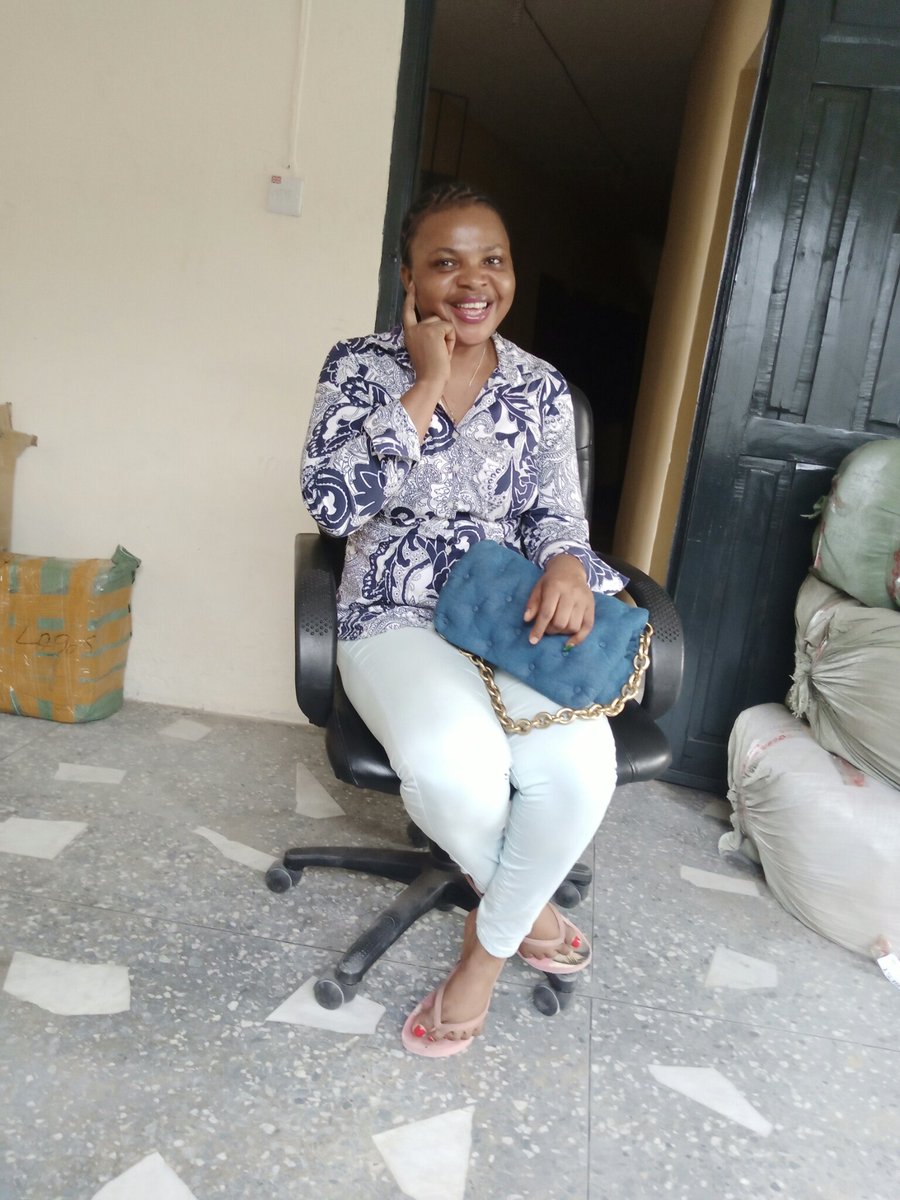 noo_nwa's tweet image. This picture is sponsored by igbo wicked women association. #igbo Igbo #FreeTems. Biko fix date mmechi afo.