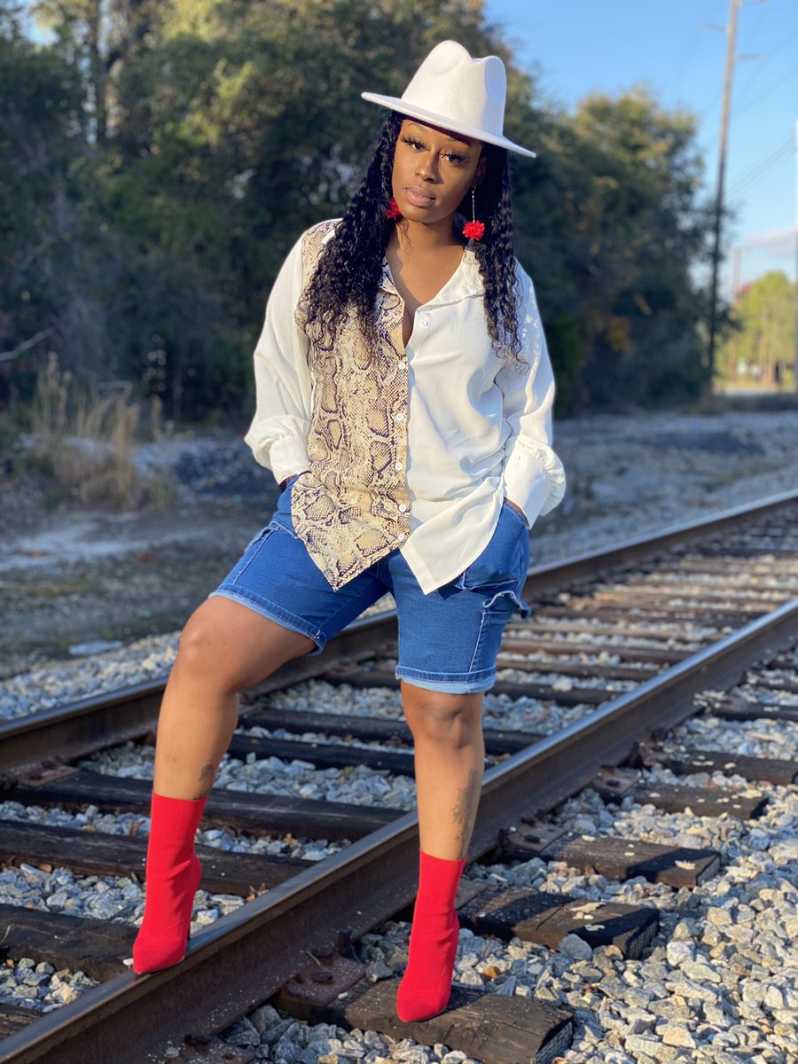 poshbypashh's tweet photo. •
•
•
•
#stylechic #blackfashioninfluencers #blackfashioninfluencer #fashioninfluencer #blackfashioninfluence #fashion #fashionstyles #fashionbloggers #styleinfluencer #styleinfluencers #style #styleinspiration #styleoftheday #stylesbyshy #poshbypashh #fashion #fashionista https://t.co/gmrc9zzgRa