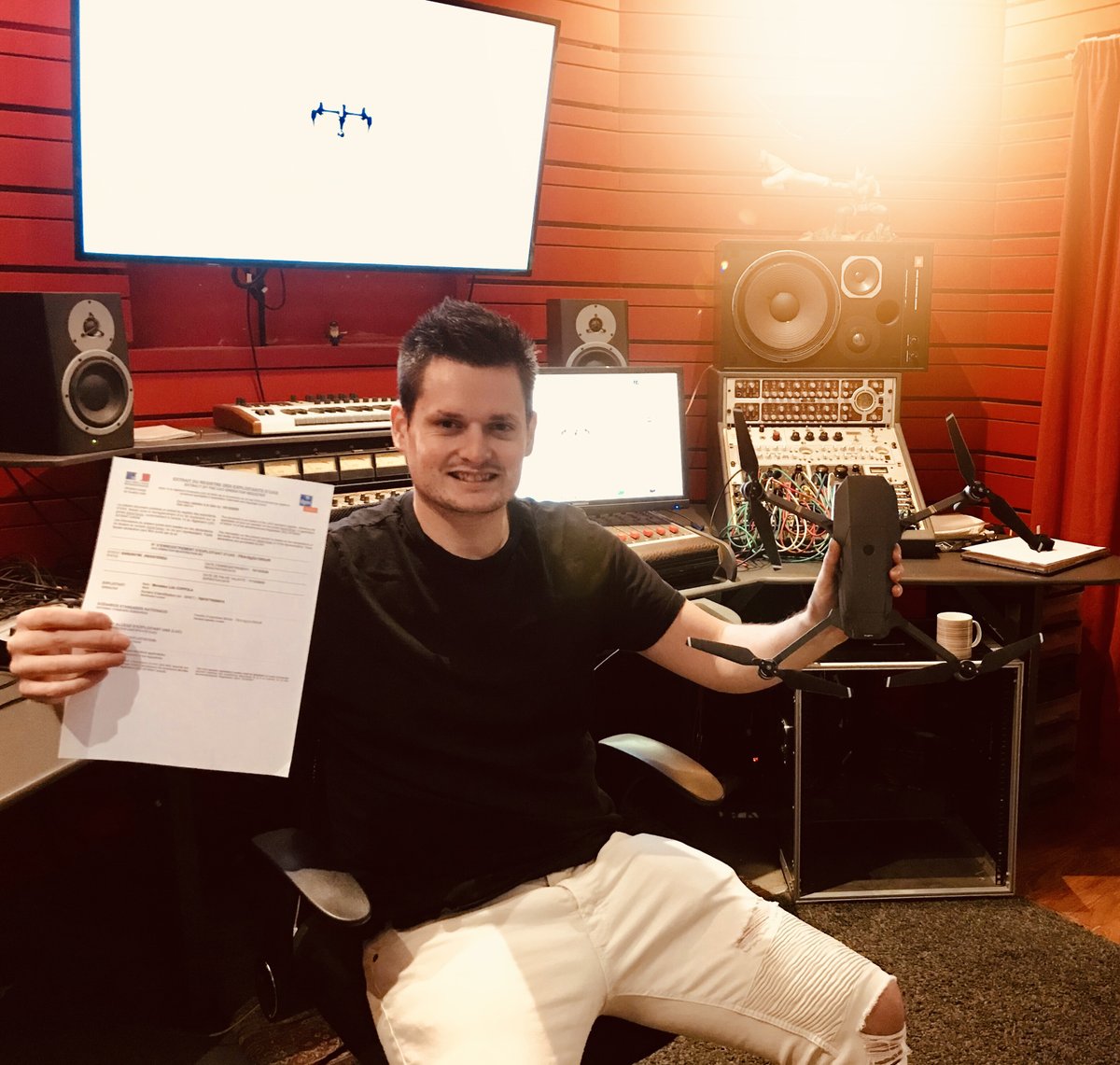 DJCoppola's tweet photo. 🇫🇷 Je suis enfin pilote de drone enregistré à la DGAC !!
Je vous avais pas dit, en dehors des studios, de la musique, j’ai aussi une passion pour la videos &amp; le marketing d’ailleurs je vais sortir prochainement des videos sur un de mes reportage en Crete, ca vous intéresserait ? https://t.co/26Lz3Co3Y5