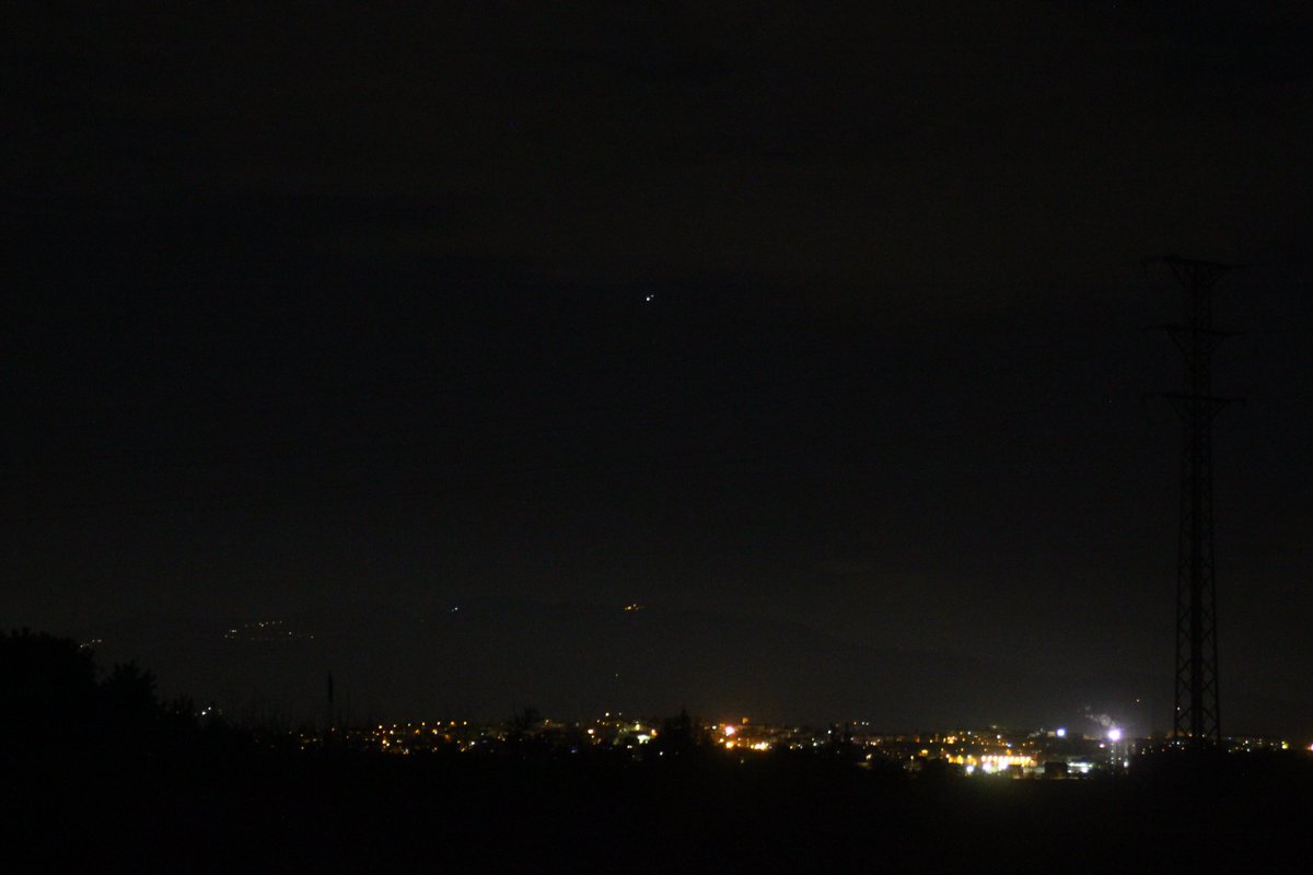 TriA_Rubi's tweet photo. Mireu algunes fotos de la conjunció de Júpiter i Saturn des de #rubicity #ConjuncionJupiterSaturno @AjRubi @DiarideRubi https://t.co/cOeSG03n9g https://t.co/q5VCTCVnup