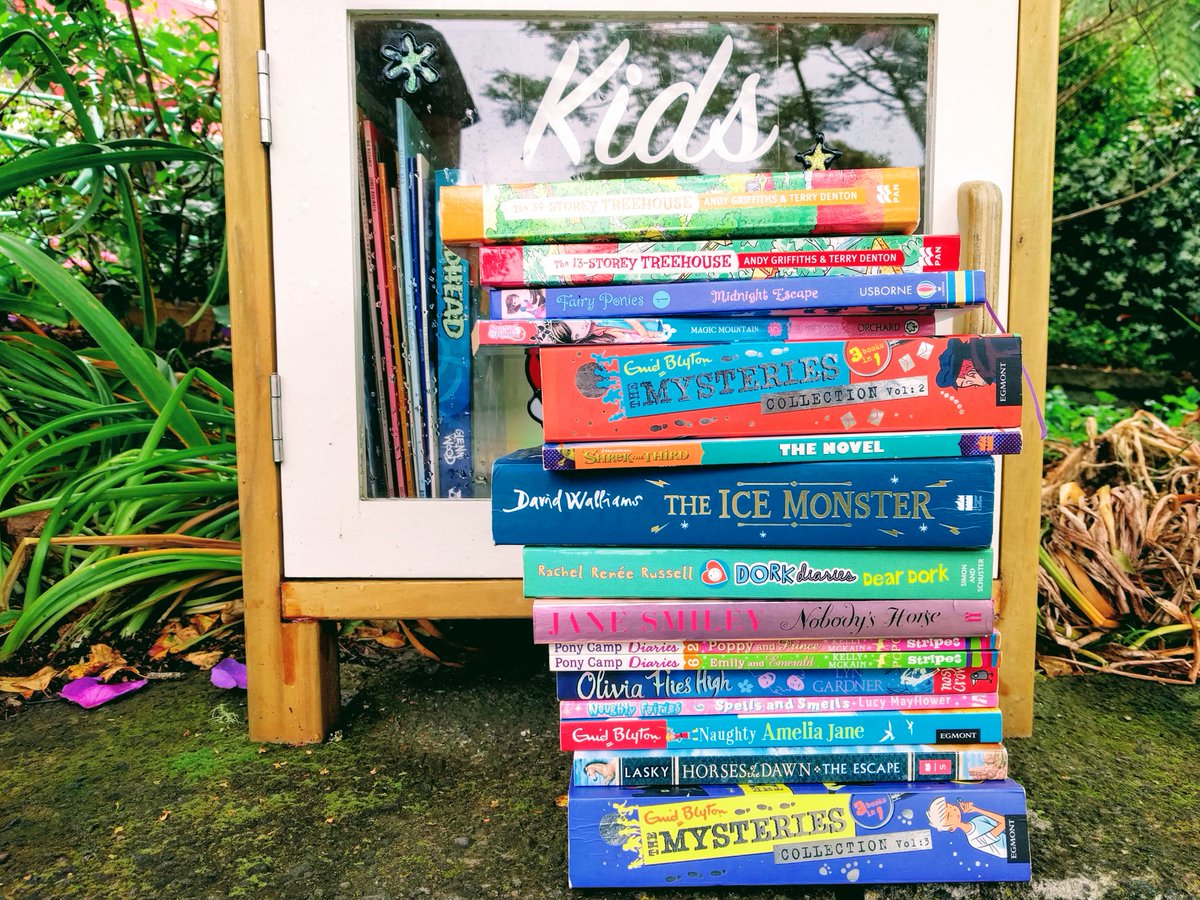 TeHenuiLibrary's tweet photo. Best Christmas present ever! Big pile of amazing books left in the kids library this morning - massive thanks to the mystery Santa!

#littlefreelibrary #takeabook #leaveabook #awesomesanta https://t.co/9bUtDs6BE3