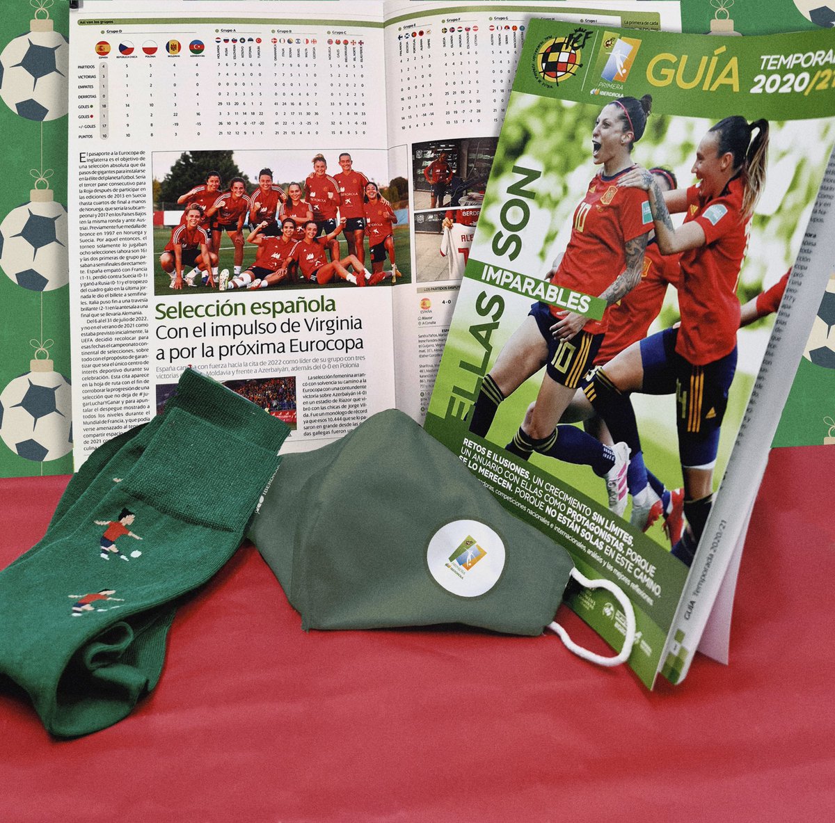 FutFemIberdrola's tweet photo. 🎅🏼 ¡SORTEO! 

💚 ¡Celebramos la Navidad con el mejor fútbol para TODOS!

¡¡¡REGALAMOS 1️⃣5️⃣ PACKS DE FÚTBOL FEMENINO!!!

🎁 Guía oficial + mascarilla + calcetines de #futfem.

♻️ Retuitea.
📲 Síguenos.
💬 Comenta con #NavidadesDeFutfem mencionando a una persona.

✨ ¡SUERRRTE! https://t.co/Wh7OhqxWeX