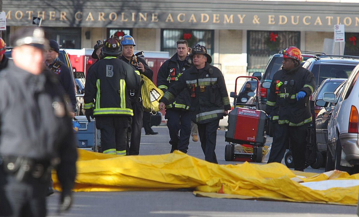BFDRescue2's tweet photo. #Throwback reported jumper - companies deployed the airbag. Photo credit our good friend George Rizer. #TechRescue #BFDRescue2 #BostonRescue2 #Rescue2 #BFD #BostonFire #BostonFireDepartment #Boston #Firefighter #Rescue #BostonFireRes2cue #BFDEngine42 #Boston_Res2cue #BFDE42R2D9 https://t.co/LoKtQ8DXyr