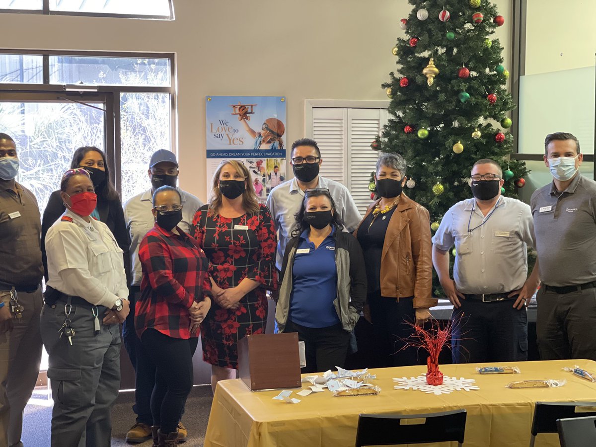 SarahWolstenho2's tweet photo. 2020 All Celebrations at Parkway.Thank you Mrs Claus for stopping by!! #lifeatdiamond #diamondresorts #diamondcareers https://t.co/lIyccmlWUm