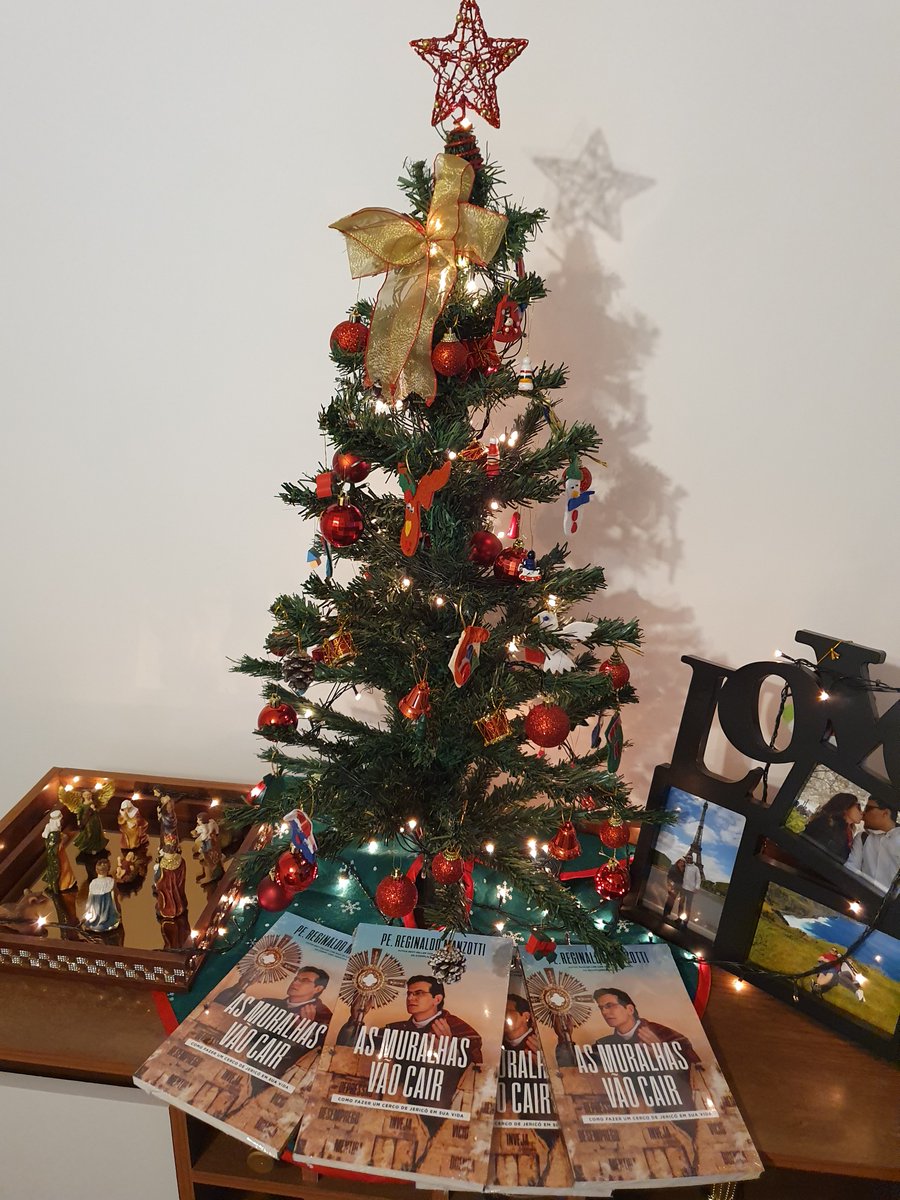 lp2202's tweet photo. @padremanzotti seguimos sua sugestão de presente! As muralhas vão cair! Saúde para todos nós! Em especial pra minha tia Suely! Um feliz e abençoado natal.
Obs.: Benção especial para mim e minha esposa, Jaqueline,que temos nosso primeiro natal como família.
 #natalmanzotti https://t.co/VSMVj91pWo