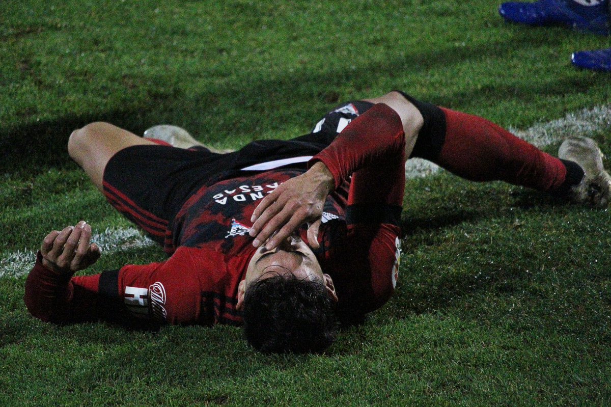 CDMirandes's tweet photo. 𝗖𝗮𝗲𝗿 𝘆 𝗹𝗲𝘃𝗮𝗻𝘁𝗮𝗿𝗻𝗼𝘀.

No entendemos de otra filosofía. 
¡QUE NADIE DUDE DE ESTA FAMILIA! 
👊🏻🔴⚫️ https://t.co/udOSmAqt9C