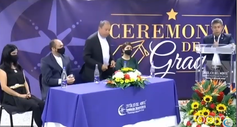SoyUCN's tweet photo. #GradosUCN Nuestro Rector felicita a los nuevos graduados “se necesitan profesionales apropiados de las nuevas tecnologías capaces de hacer el bien” @dlrendonu https://t.co/gL6veptaot