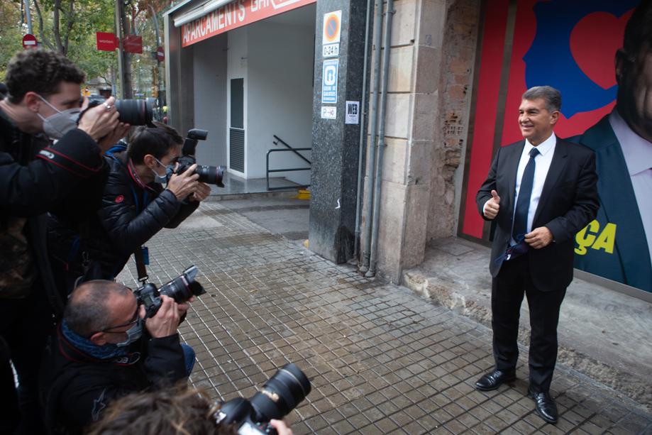  #TuDiràs |  Laporta: "La pancarta és una mostra de fortalesa, valentia i de dir als socis i aficionats que ho capgirarem amb optimisme i determinació. Volem que el barcelonisme acabi amb les pors que pot comportar aquesta situació, no es convertirà el Barça amb una SA".