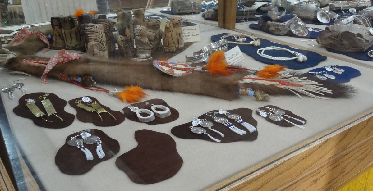 prairieedge's tweet photo. Lot's of beautiful gift ideas. Let us help you find that perfect gift.
#HandCrafted #Art #Gifts #PrairieEdge #SiouxTradingPost https://t.co/EfBpaTj9UN