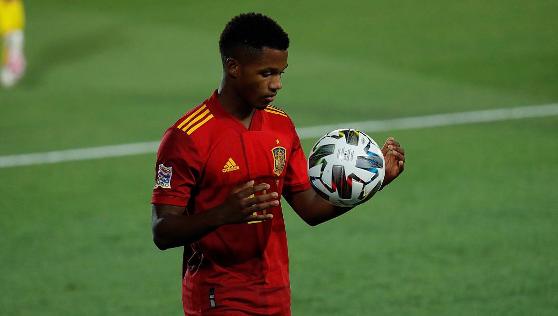  #TuDiràs |  Laporta: "Espanya al Camp Nou? Hem de ser intel·ligents, això ho decidirà el president de la Federació Espanyola de Futbol. I ell és intel·ligent, no seria el més adient per la selecció. No és el millor moment. Crear polèmica innecessària és absurd".