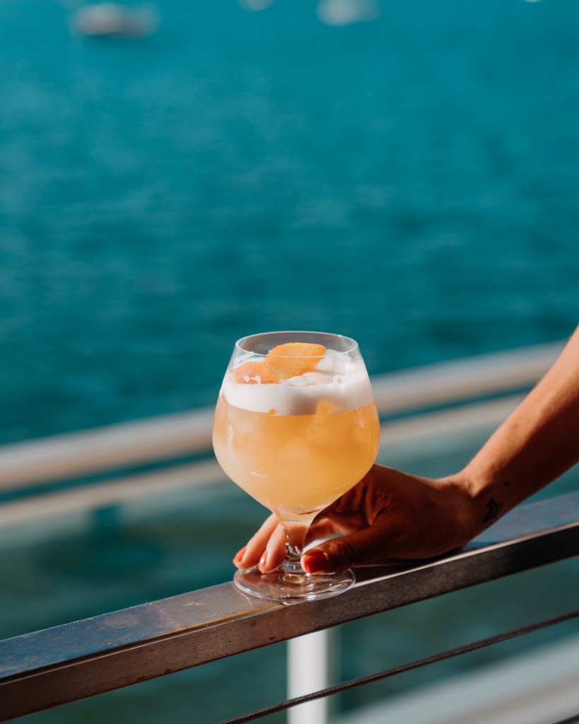 Monday blues at Mondrian ✔️ ocean blues ✔️ refreshing cocktails ✔️ 😍 #MondrianSB #ThisIsBeyond