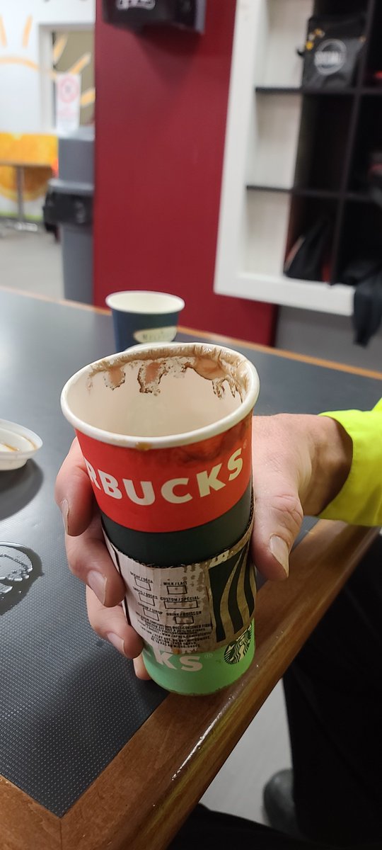 xSTLx_LNKNPRKFN's tweet image. @starbuckshelp @starbucks @starbuckBarrieMapleViewWest @StarbucksCanada def not a good experience at all...