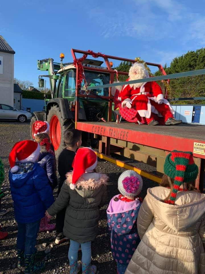 StKennyNS's tweet photo. Thanks to Shandonagh GAA for generously allowing us to use their grounds for our Xmas Dash.

Thank you also our Parents Council members who were on hand to provide hot chocolate and marshmallows to everyone. We even had a surprise visit from Santa who brought treats for everyone! https://t.co/6o5XlwCUZ2