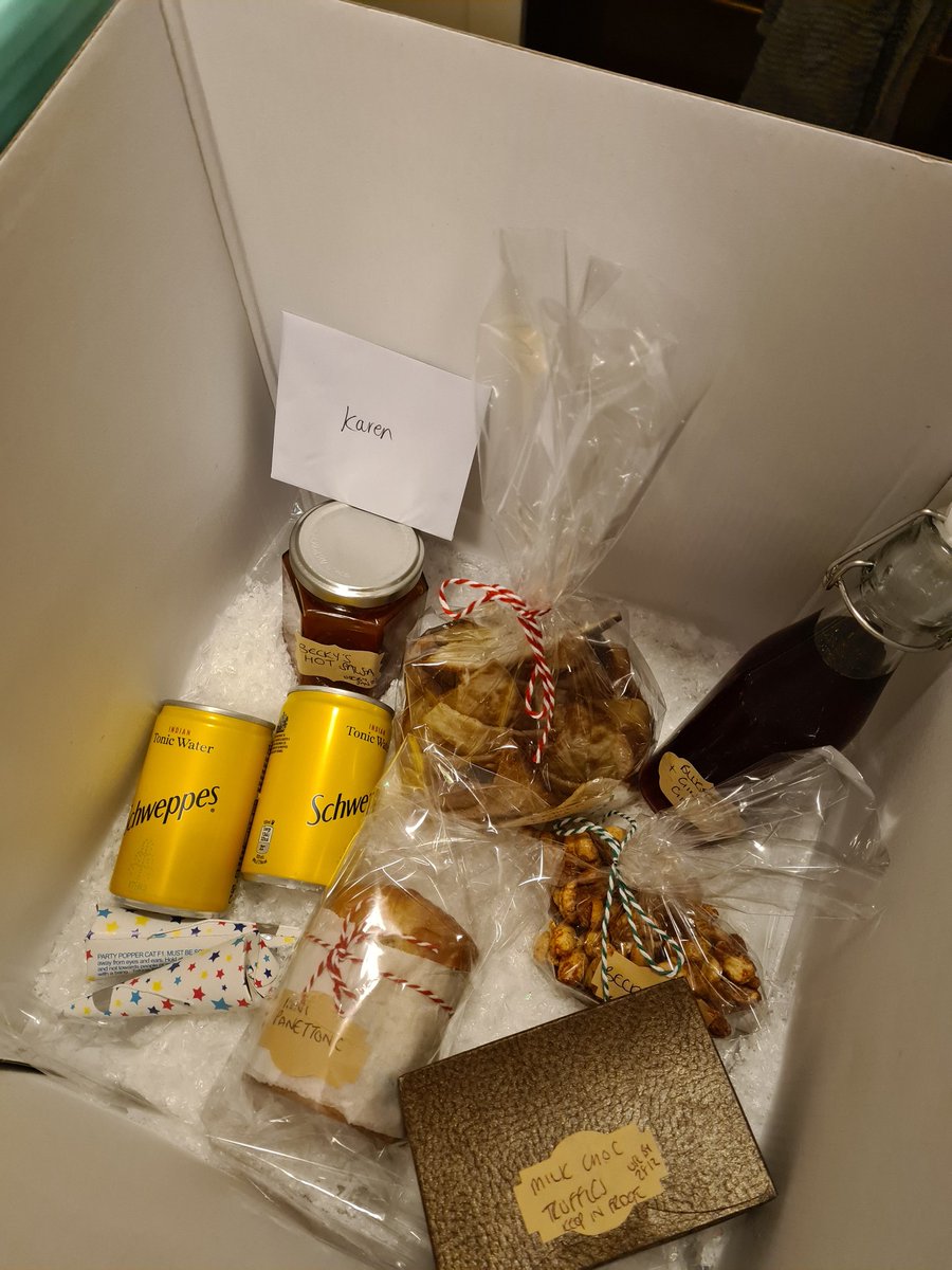 rebecca_mowbray's tweet photo. I'm not turning my oven on again until 2021 🤯😂. 10 little food hampers all done including homemade blueberry + ginger gin 🍸🥂 #allbakedout #ItsWhatWeDo Please tell me I've won the competition @coopuk #notcompetitiveatall https://t.co/fFpVCwAYjM