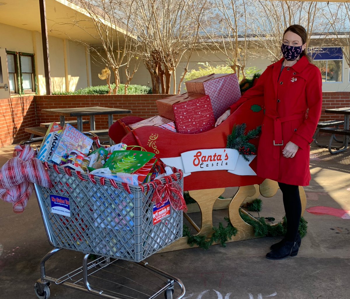 gallantfewrgr's tweet image. Thank you to our Saint Luke Columbus and military families for donating gifts to Fort Benning's Santa's Castle for children of active duty soldiers this Christmas. 
#gallantfew #RLTW #patriotchallenge
