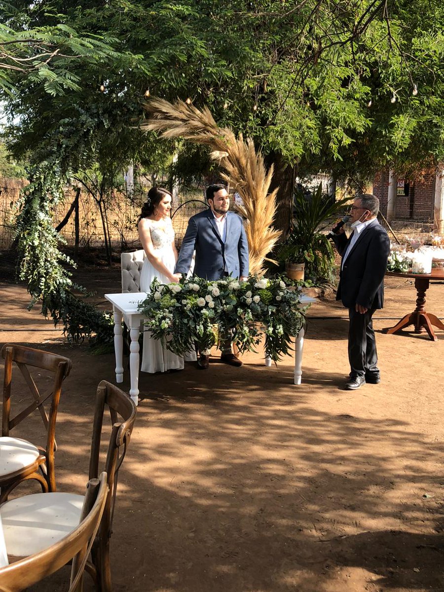 zambadacrown's tweet image. ¡SÍ, #ACEPTO! Ayer decidimos ser #CompañerosDeVida y escribir nuestra historia juntos. #LosZambadaÁlvarez