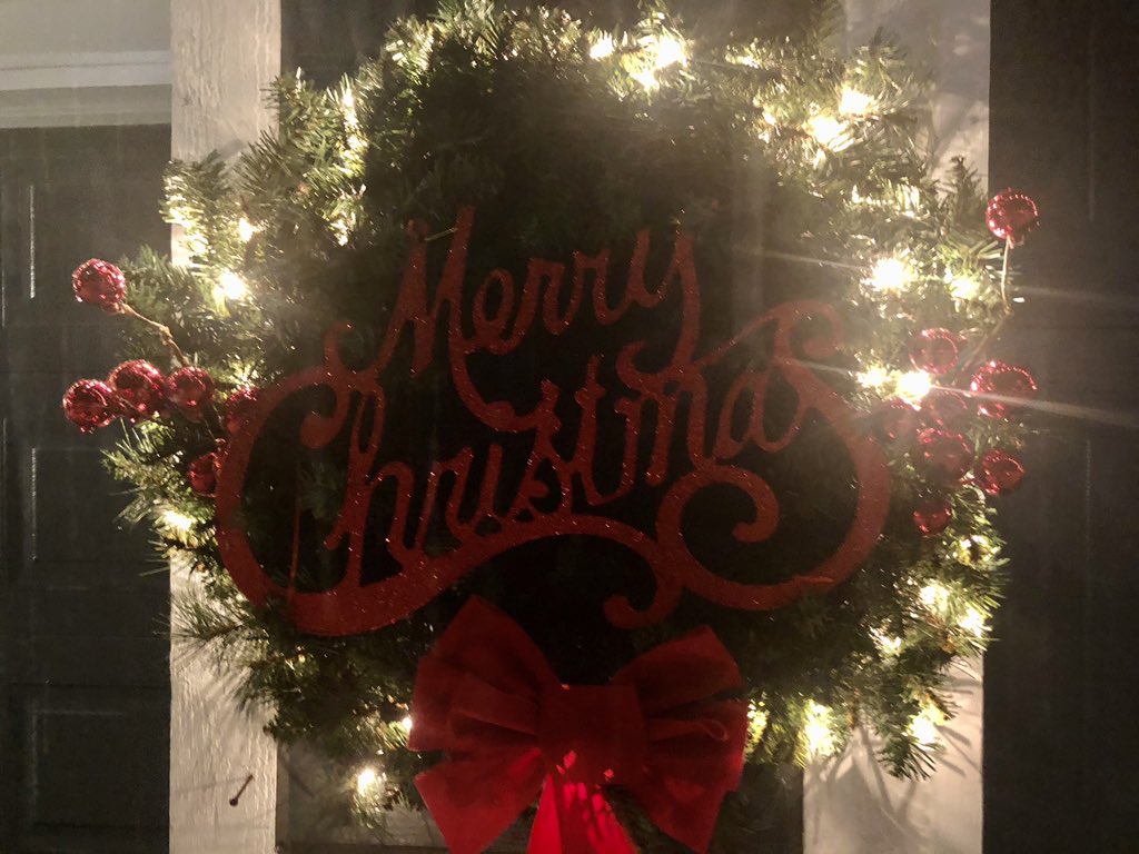 yo_landa's tweet image. IT’S SNOWING ⛄️❄️ #Seattle #Seattling