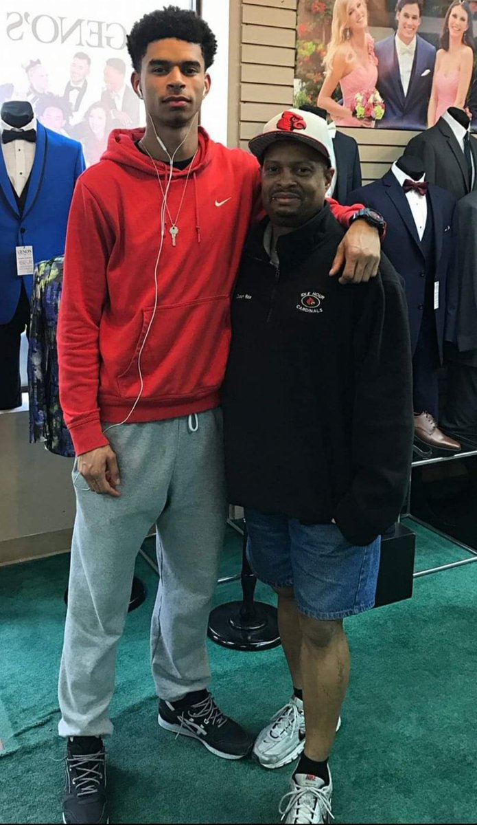 doctorofsports's tweet photo. It's hard to believe that you are no longer with us ... Rest easy Mr. Wells, aka M.V.P. 

Pray for the Paris KY community... and for this young man who was a standout athlete @ParisKYHS in football, basketball and track! #Greyhoundforlife https://t.co/sqPzRKijA8