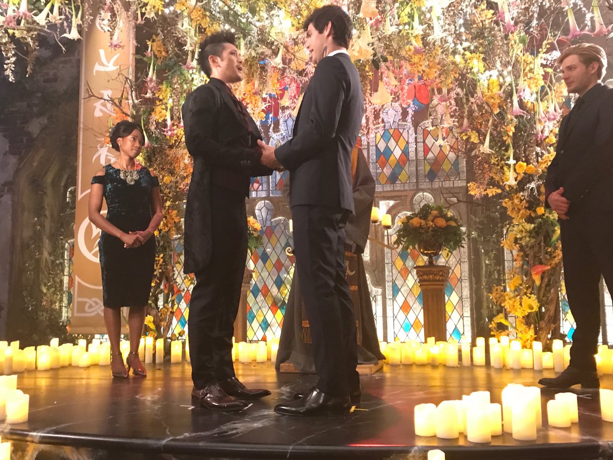 toddzer1's tweet photo. One more just because #happyholidays #Shadowhunters https://t.co/AIrtZyoSRh