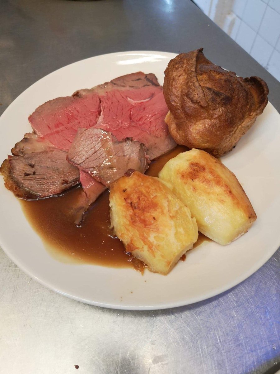 We will be closed for our Christmas break on 24, 25 and 26 December, looking forward to being able to feed you all again, starting with Sunday lunch on 27 December. Delicious Blickling Reared Beef with all the trimmings . Give us a call to book your table. Merry Christmas all...